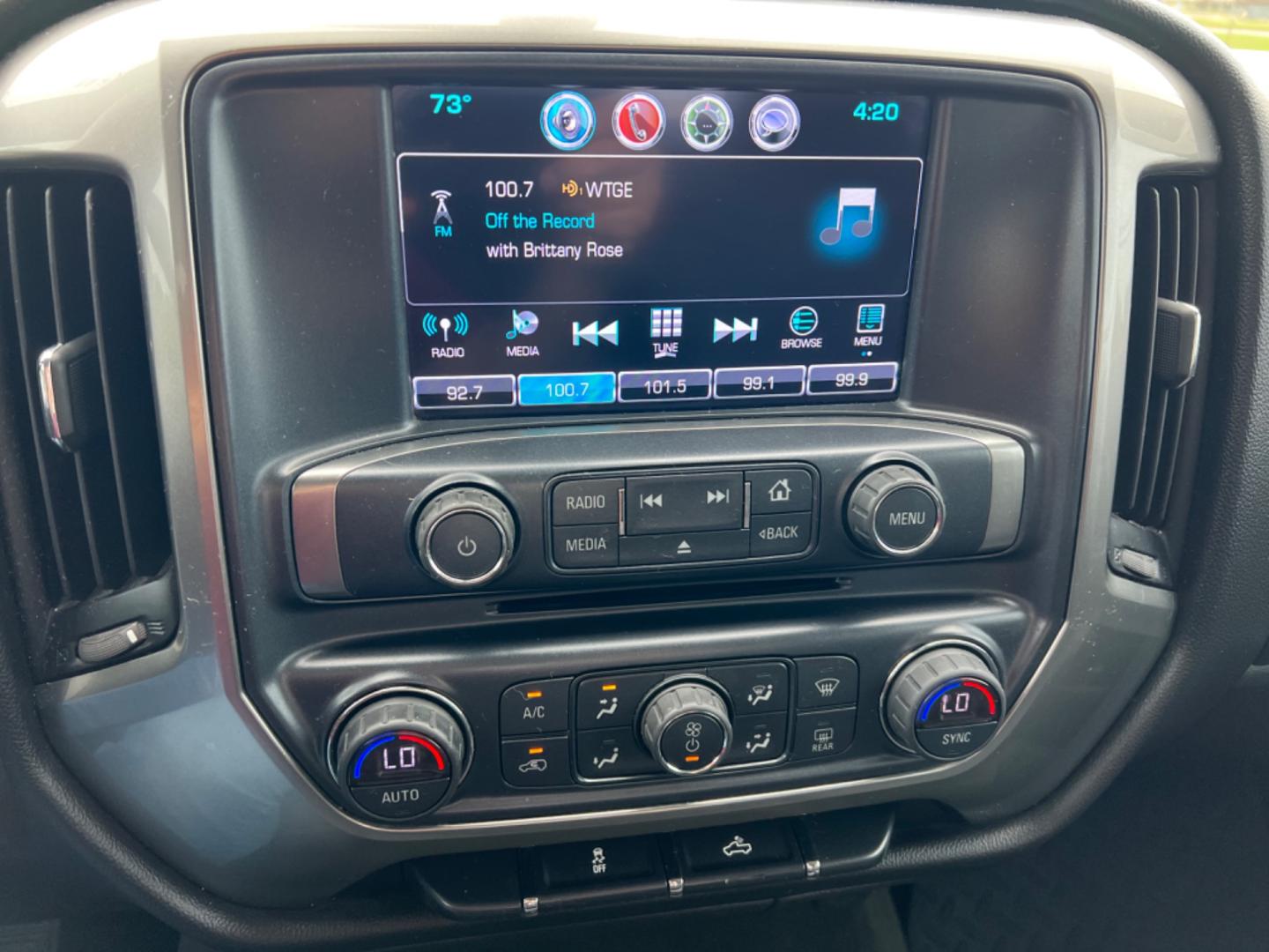 2018 White /Gray Chevrolet Silverado 1500 LT (3GCUKREC2JG) with an 5.3L V8 engine, Automatic transmission, located at 4520 Airline Hwy, Baton Rouge, LA, 70805, (225) 357-1497, 30.509325, -91.145432 - 2018 Chevrolet Silverado Crew Cab LT 4X4 5.3 V8 Gas, 142K Miles, Power Windows, Locks & Mirrors, Cold A/C, Transmission Has 12 Month Warranty, Tow Pkg, Good Tires. FOR INFO PLEASE CONTACT JEFF AT 225 357-1497 CHECK OUT OUR A+ RATING WITH THE BETTER BUSINESS BUREAU WE HAVE BEEN A FAMILY OWNED AND OPE - Photo#14